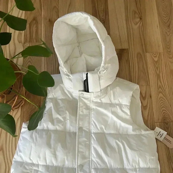 NWT White Puffer Vest BCBG - Picture 8 of 9